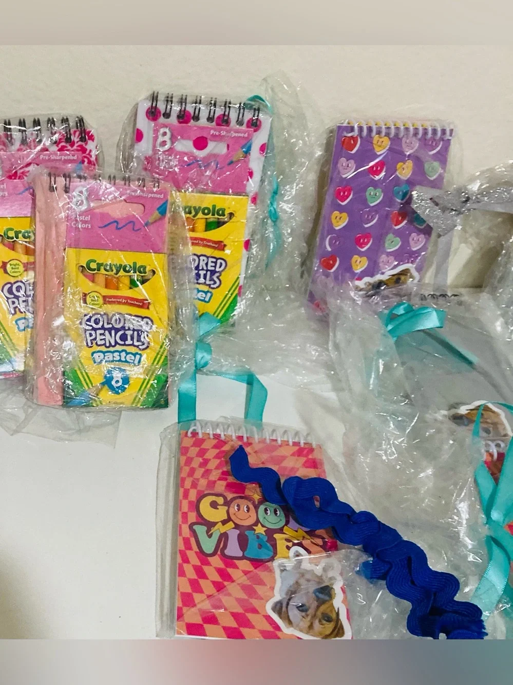 12 Party Bags: Multicolor 3” x 5” Mini Notebooks & Crayola 8pk Colored Pencils